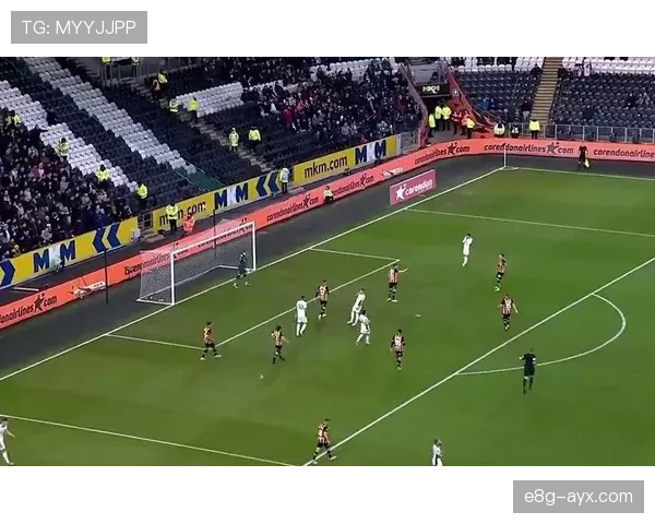 赫尔城MKM球场新赛季即将开启，球迷热情高涨备战精彩对决