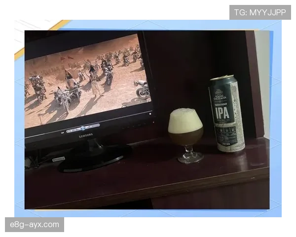 练俊杰家的冰箱里塞满了蛋白粉，连饮料都得排队等位置